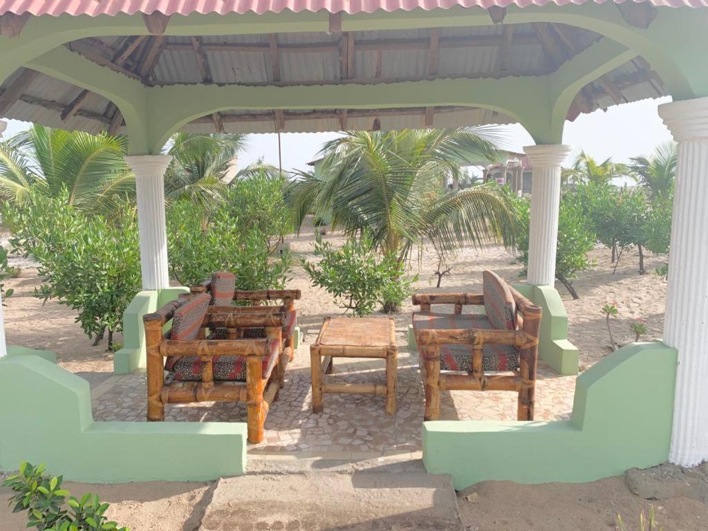 Bosofet Beach And Creek Lodge Sanyang Buitenkant foto